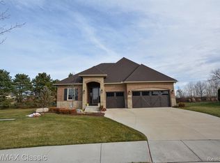 24392 Pinnacle Cir, South Lyon, MI 48178