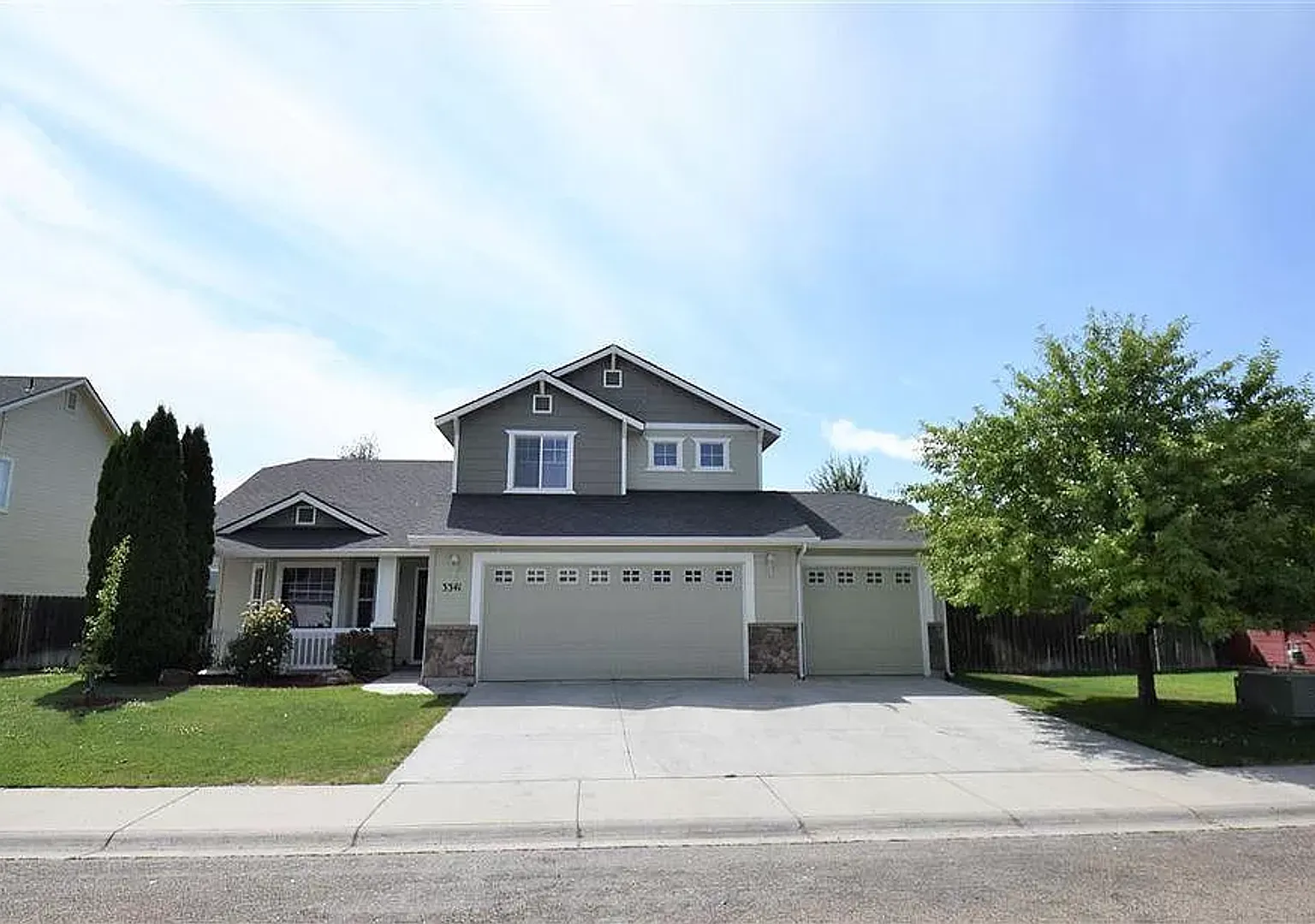 3341 N Maplestone | 3 Car Garage Home! — Photo 2