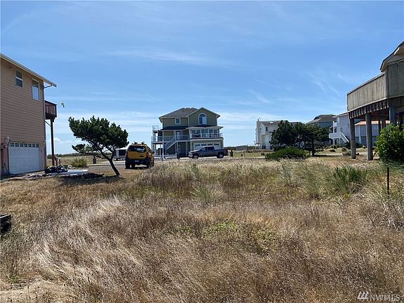 5th image of 1474 Ocean Crest Ave SW