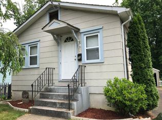 10 Cross Rd, Pine Hill, NJ 08021