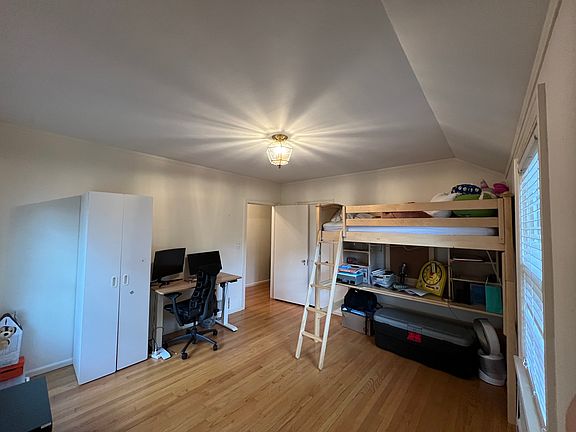 3rd image of 2212 Thornwood Ave