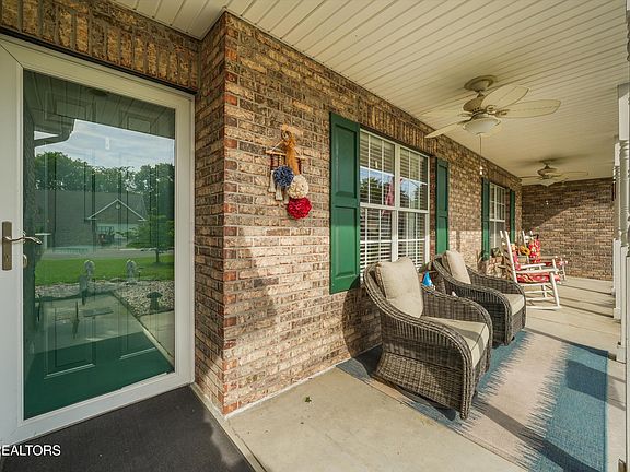 4th image of 1676 Emerald Pointe Ln