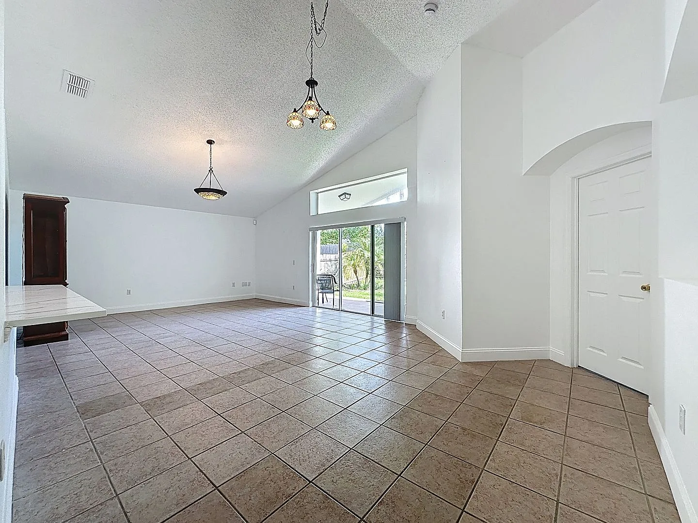 Remodeled Home in Regency Place, Davenport — Photo 4