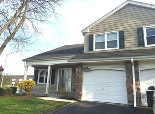 25W007 Keswick Ln, Naperville, IL 60540