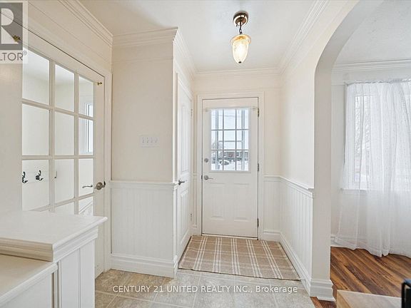 4th image of 420 McKellar St #1