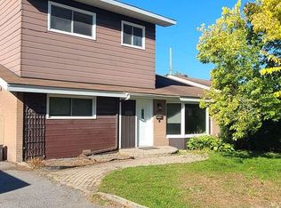 1162 Parkway Dr #1, Ottawa, ON K2C2W2