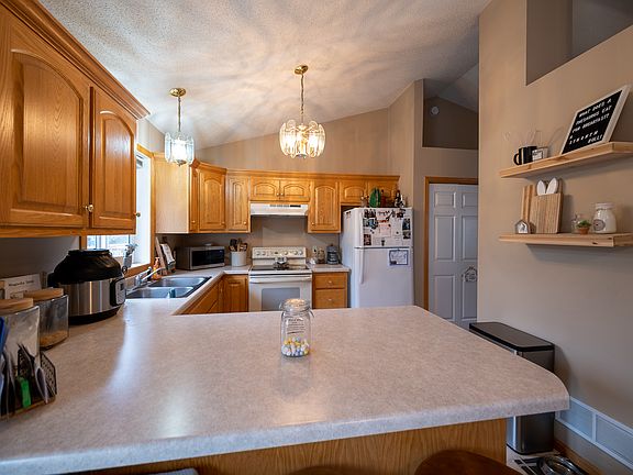 3rd image of 1936 Eddy St #B