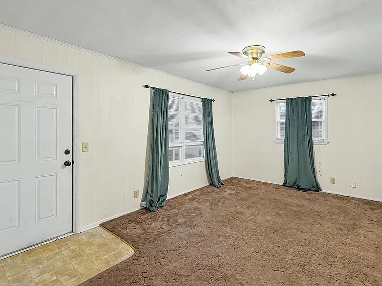 806 N Arapaho Ave — Photo 2