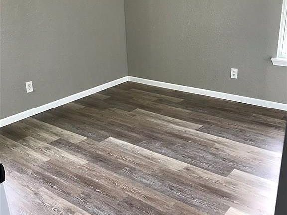 3rd image of 408 Conveyor Dr