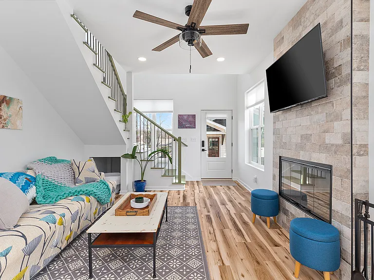 112 Wesley Ave NE #2 — Photo 4