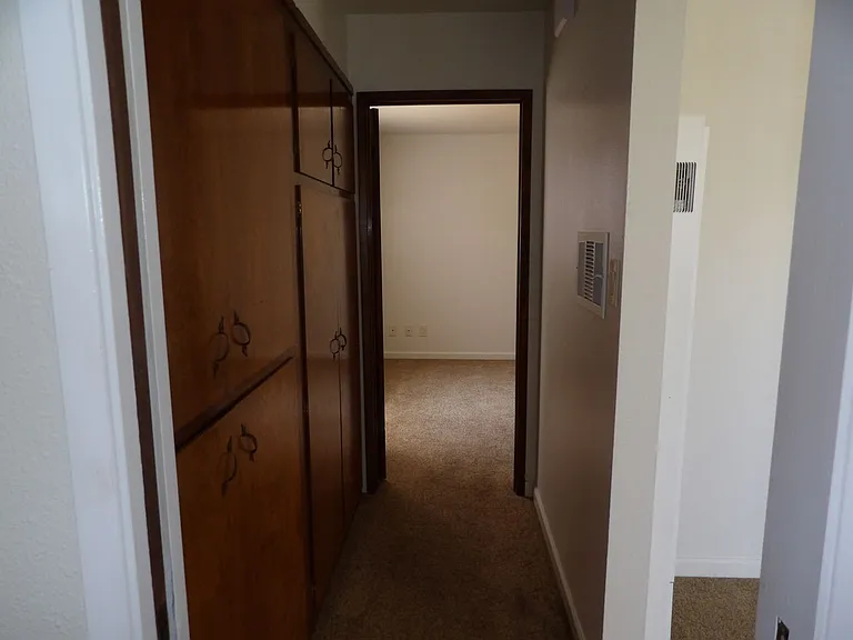 504 1/2 W Walnut Ave #A — Photo 8