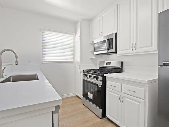 5th image of 937 6th St #10