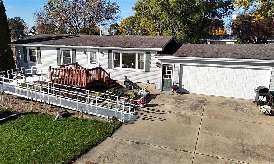 1st image of 1106 2nd St SE