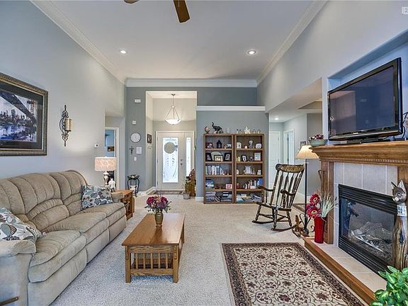 Great Room w/ Gas FP