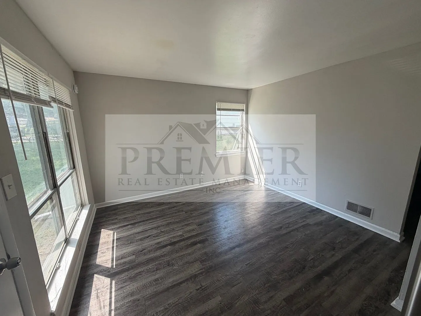 2 bd / 1 ba Grandview Duplex - 6206 E 153rd St #A, Grandview, MO 64030 $875 RENT — Photo 4