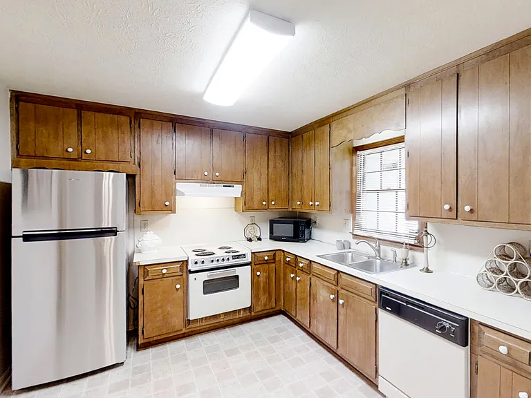 Roomy and Neat Cabinets