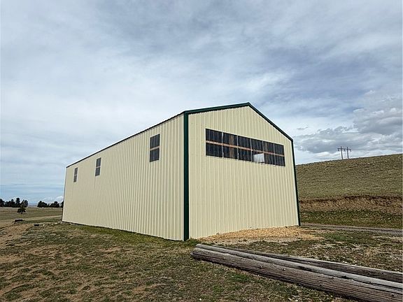 3rd image of 105 Canal Rd