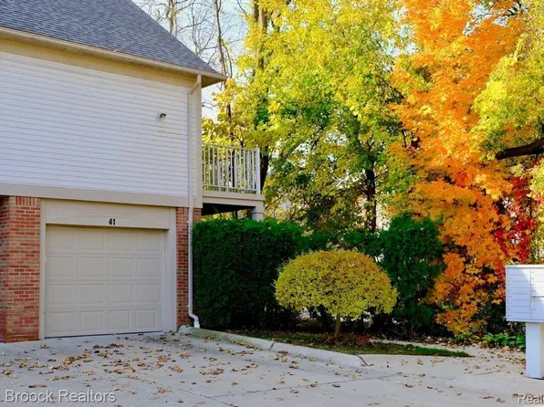 41 N Squirrel Rd, Auburn Hills, MI 48326