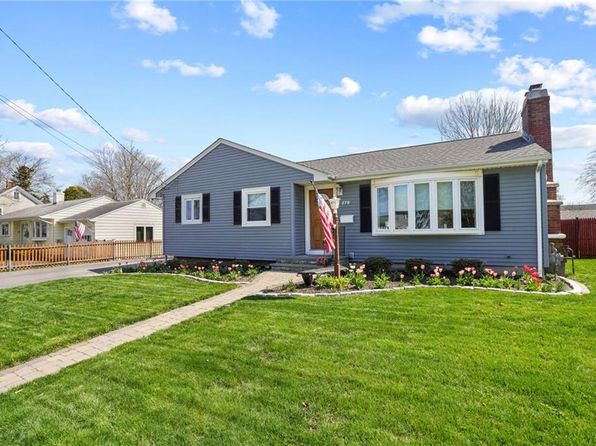 279 Chases Ln, Middletown, RI 02842
