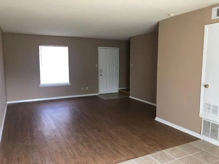 1004 Park St #5 — Photo 2