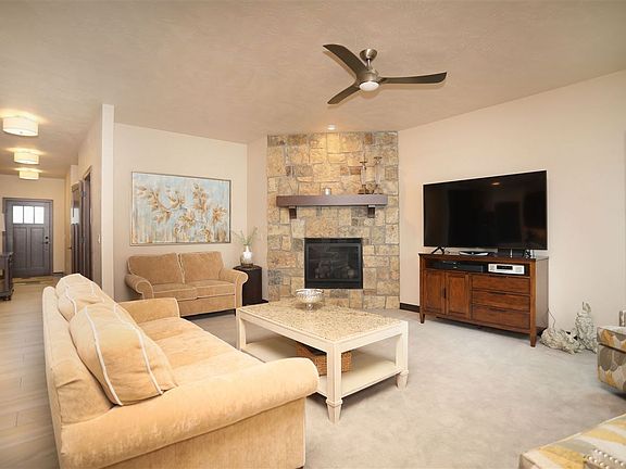 4th image of 1335 Prairie Lake Cir Unit 18