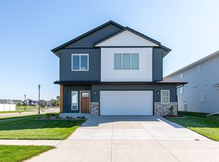 5507 Lori Ln W, West Fargo, ND 58078
