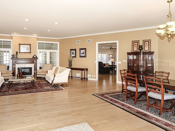 2nd image of 684 W Echo Ln