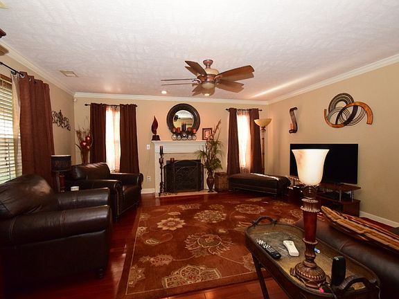 4th image of 1420 California Dr
