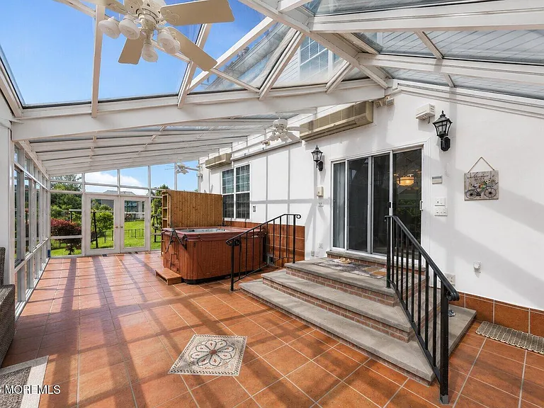 14 Heathrow Ct — Photo 22