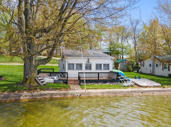 7050 S 80 E, Wolcottville, IN 46795