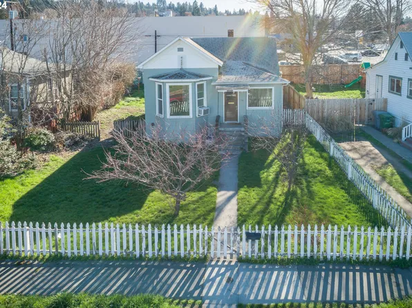 514 W 8th St, The Dalles, OR 97058