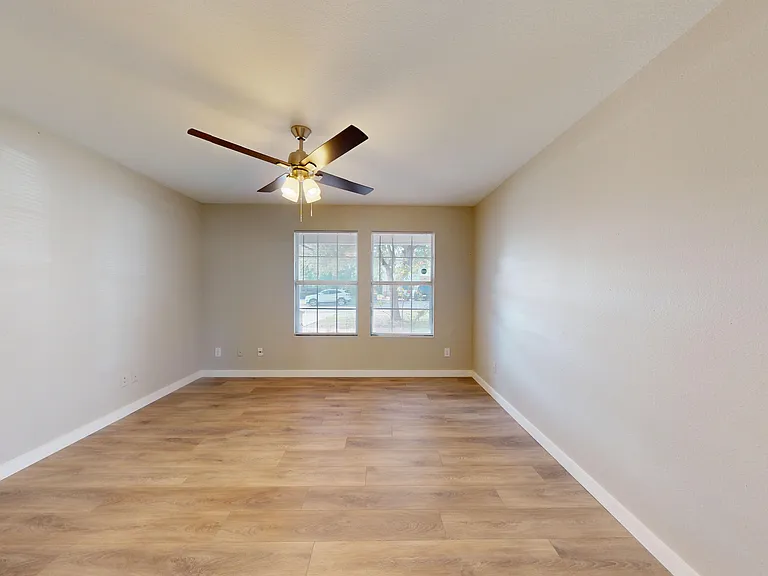145 S Willow Way — Photo 10
