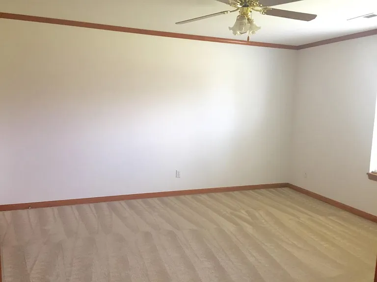 8 Canterbury Ct — Photo 7