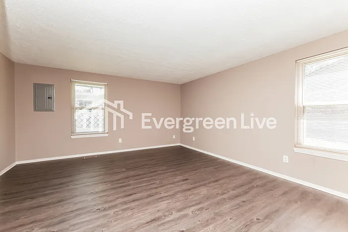 4911 Larchview Dr — Photo 9