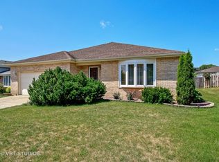 787 Honeytree Dr, Romeoville, IL 60446