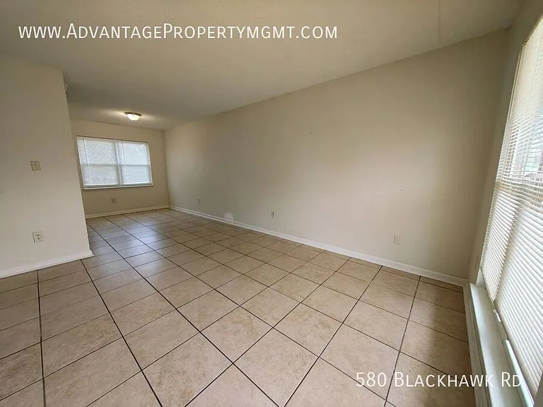 580 Blackhawk Rd — Photo 2