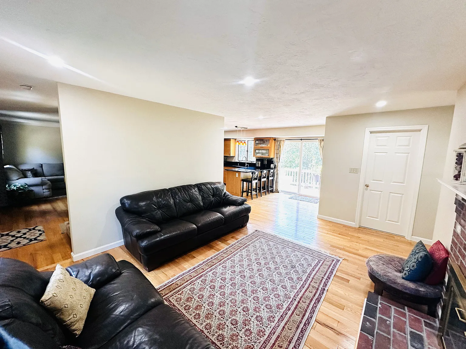 4 bed, 2.5 bath, 2250 sqft, $3,800 — Photo 4