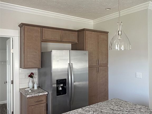 5th image of 235 Gencove Dr