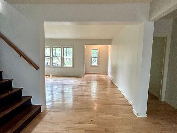 4th image of 617 1st Ave NW