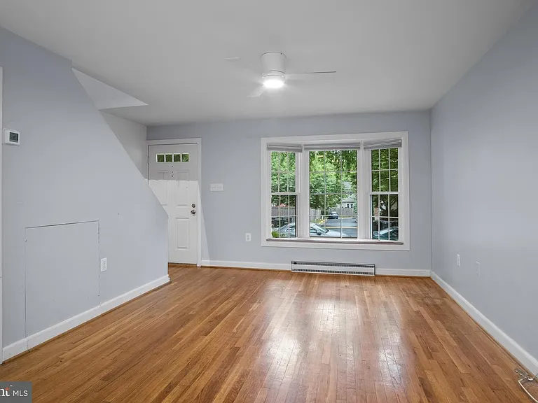 350 James St — Photo 11