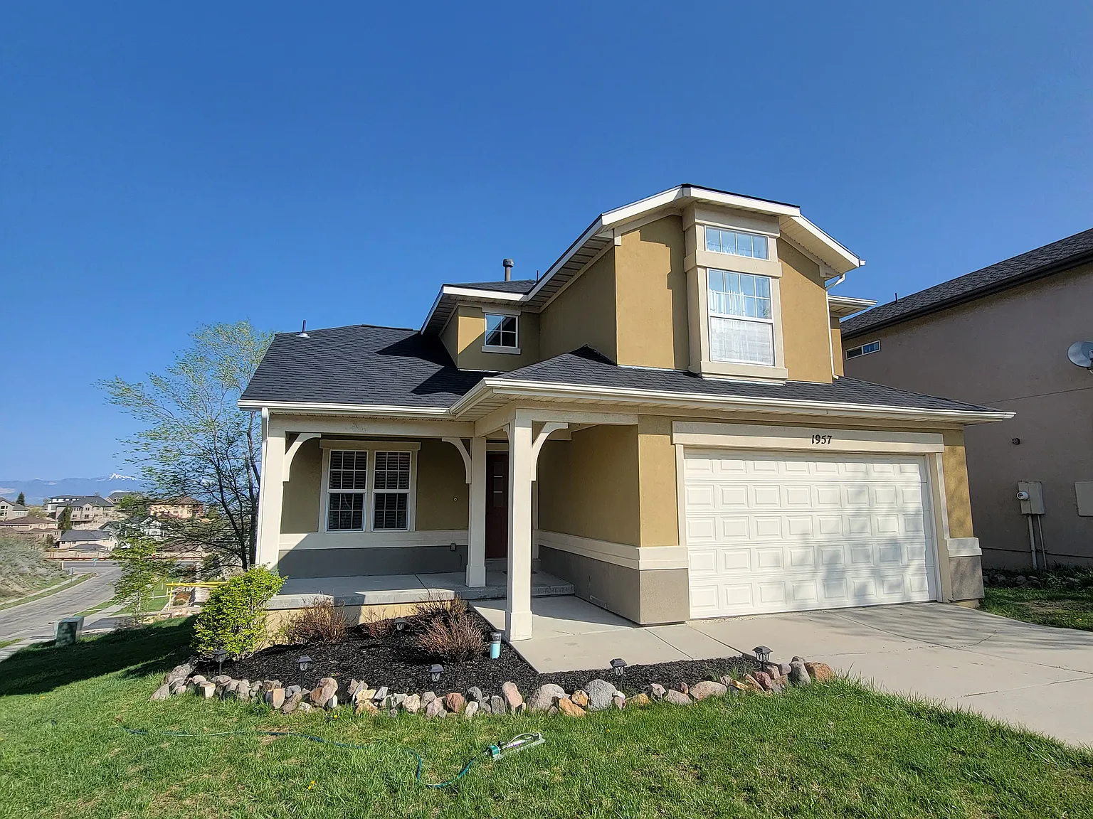 3 bed, 2.5 bath, 2095 sqft, $3,000 — Photo 1