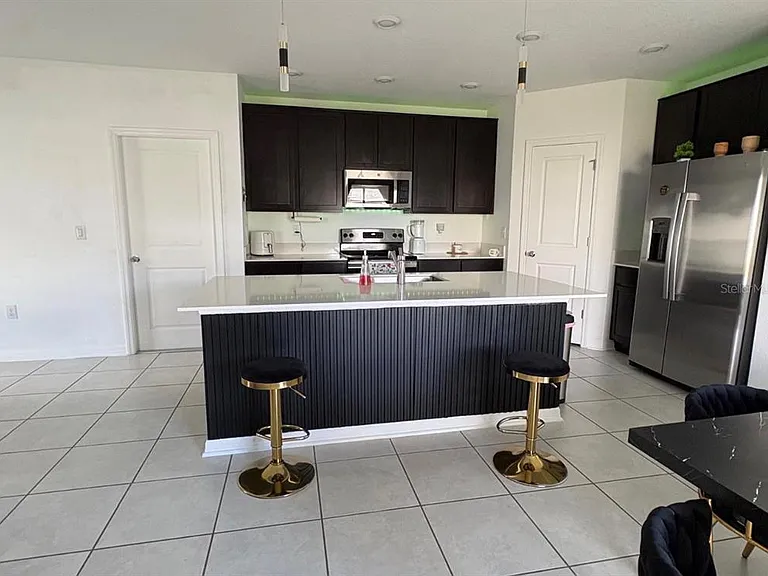 626 Bell Prairie Cir — Photo 2