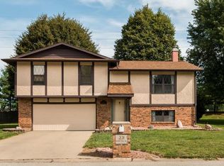 221 Blanc Lee Dr, Swansea, IL