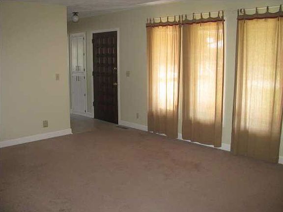 3rd image of 11 Frontier Ln