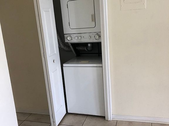 5th image of 630 Georgetown Dr APT D