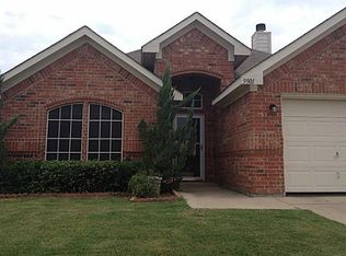 9901 Osprey Dr, Fort Worth, TX 76108