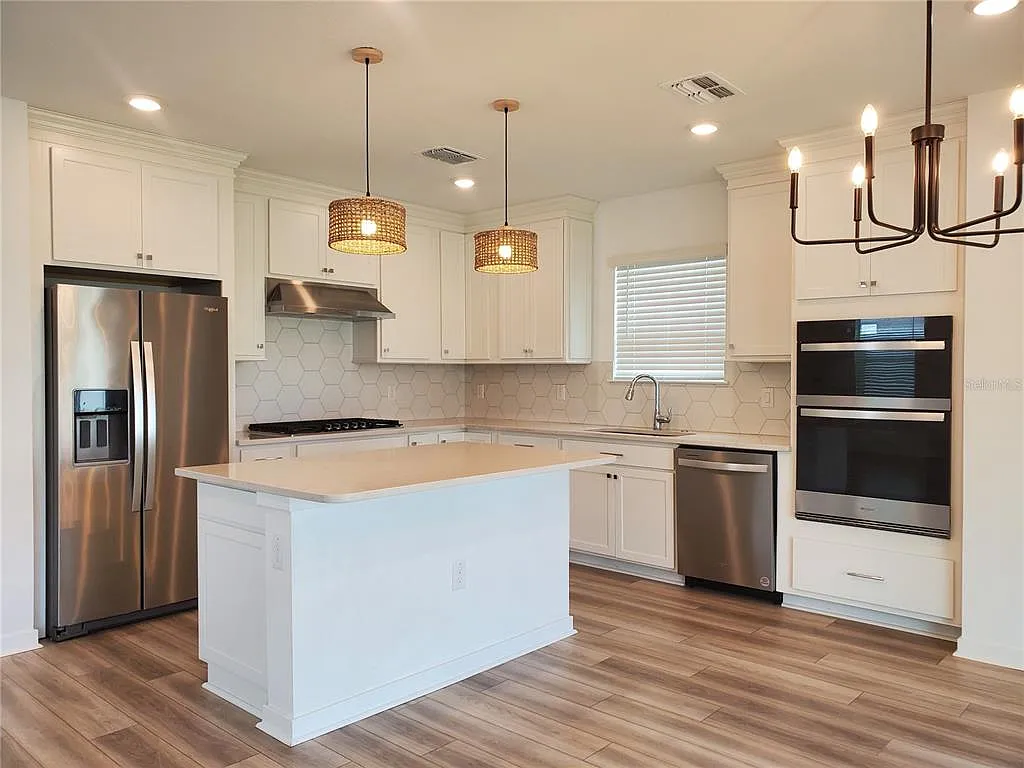 5 bed, 3.0 bath, 2597 sqft, $3,250 — Photo 2
