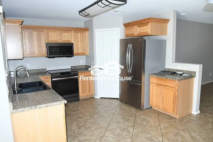 3282 W Belle Ave — Photo 6
