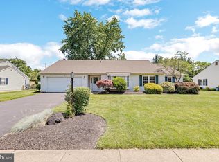 400 Lenape Ln, Yardley, PA 19067