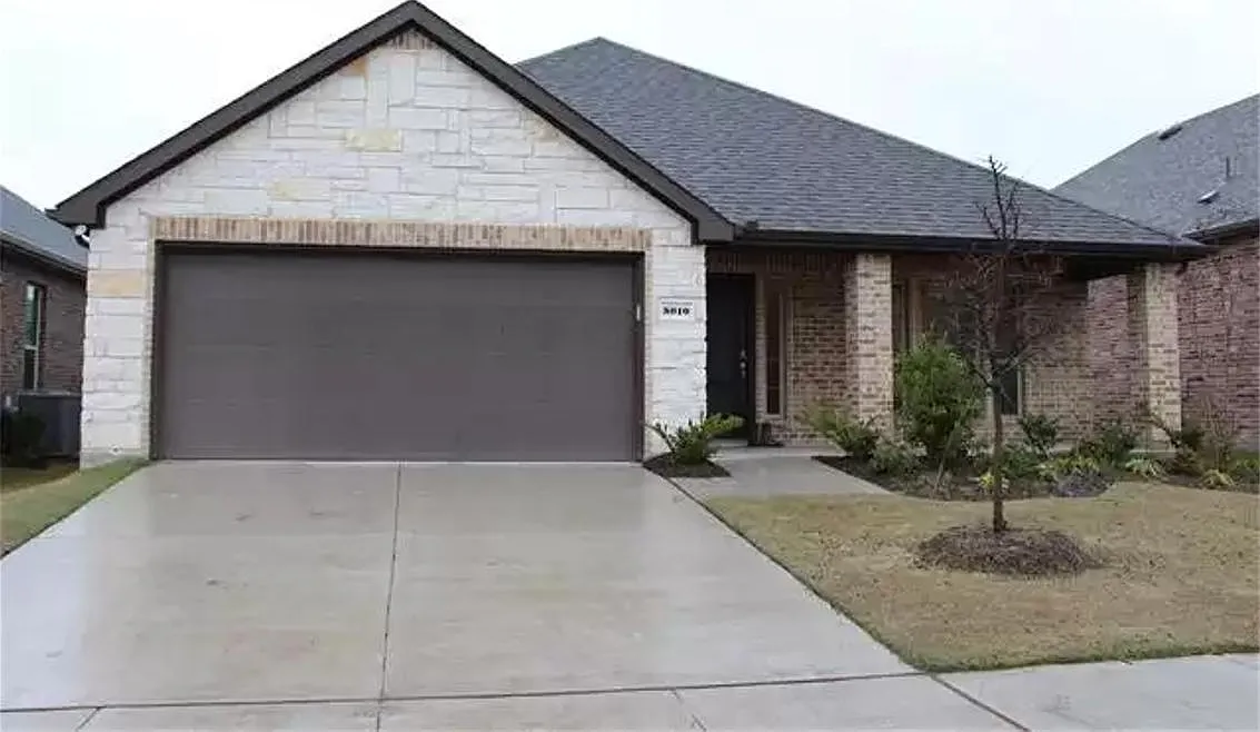 4 bed, 2047 sqft, $2,450 — Photo 1